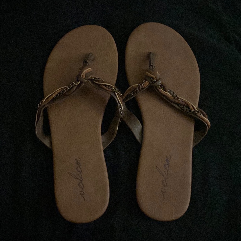 Volcom flip flops with braided chain